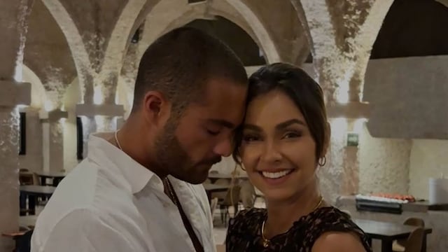 La pareja se casó el mes pasado por el civil.