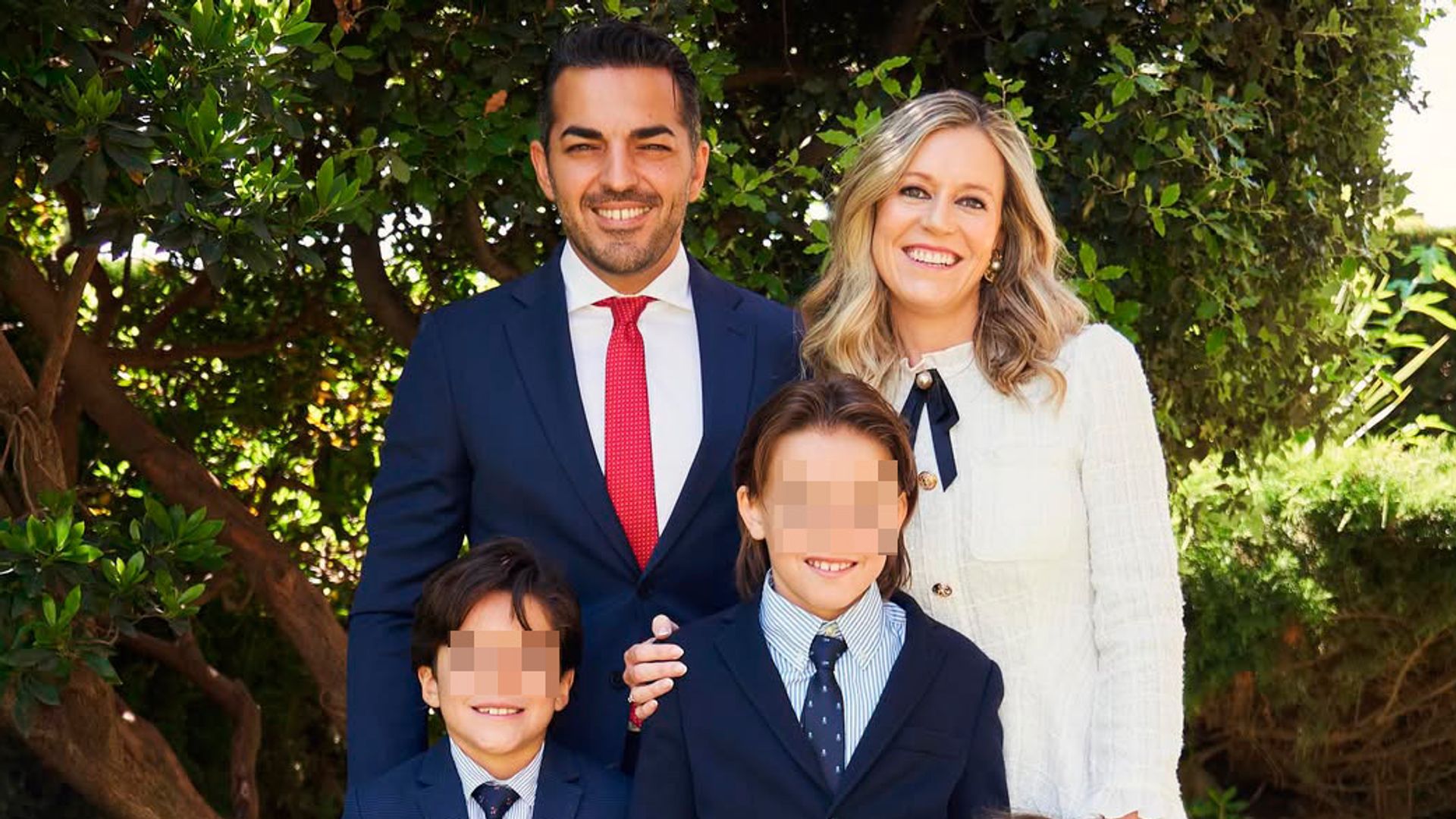 La periodista junto a su marido, Jacobo Millán, y sus tres hijos, Mauro, Hugo y Gala