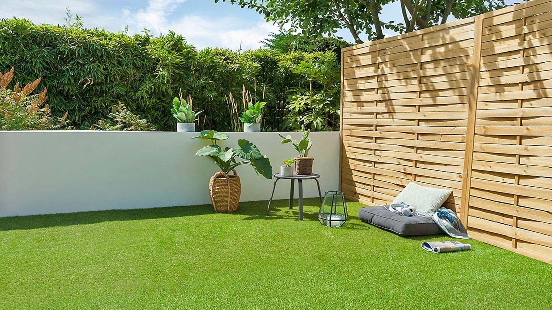 ¿Sabes cómo instalar césped artificial en la terraza?