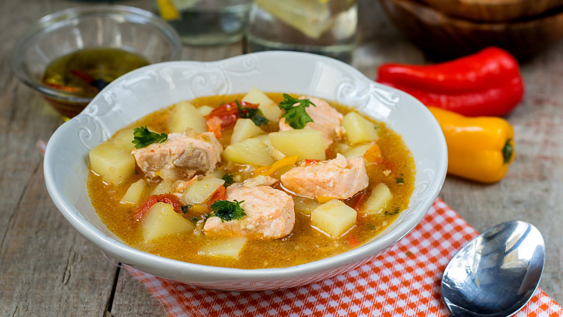 Marmitako de salmón: una alternativa al guiso de siempre, pero igual de deliciosa