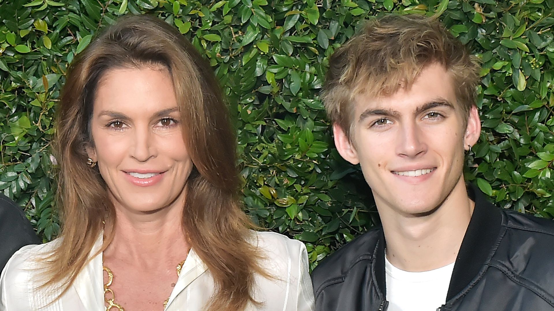 Rande Gerber, Cindy Crawford y su hijo Presley en Malibú en 2018