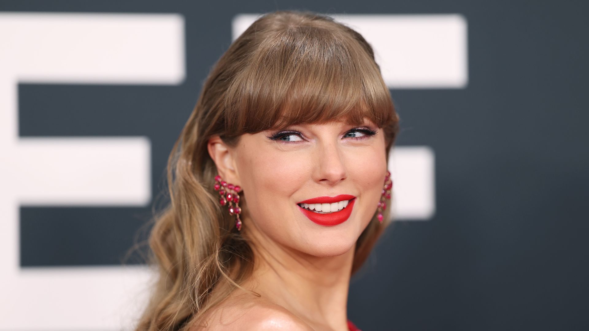 Taylor Swift reaparece en redes con un combo de joyería muy 'classy'