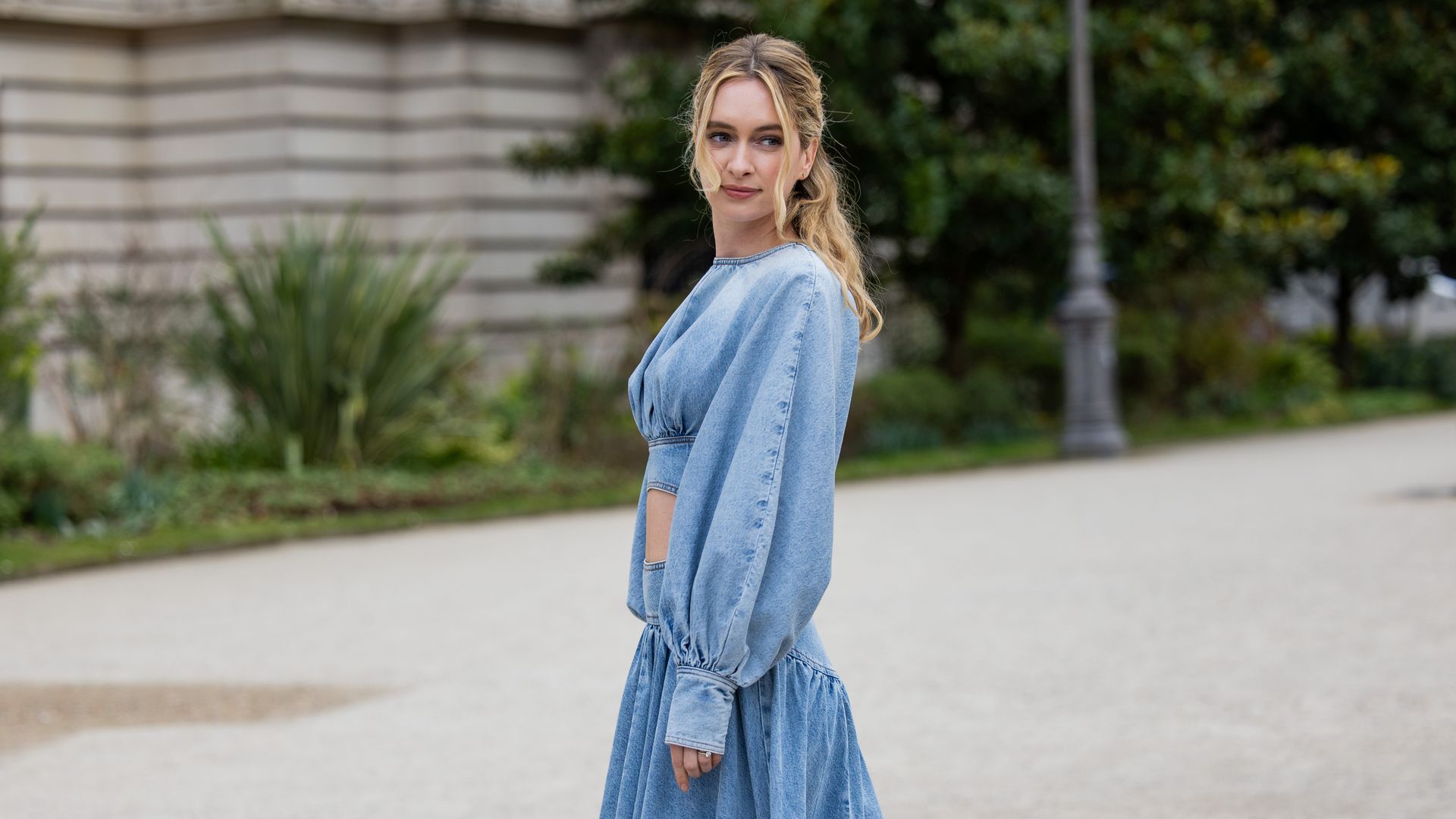 Vestidos 'denim' que sustituyen a los de punto y llevaremos con botas o bailarinas esta primavera