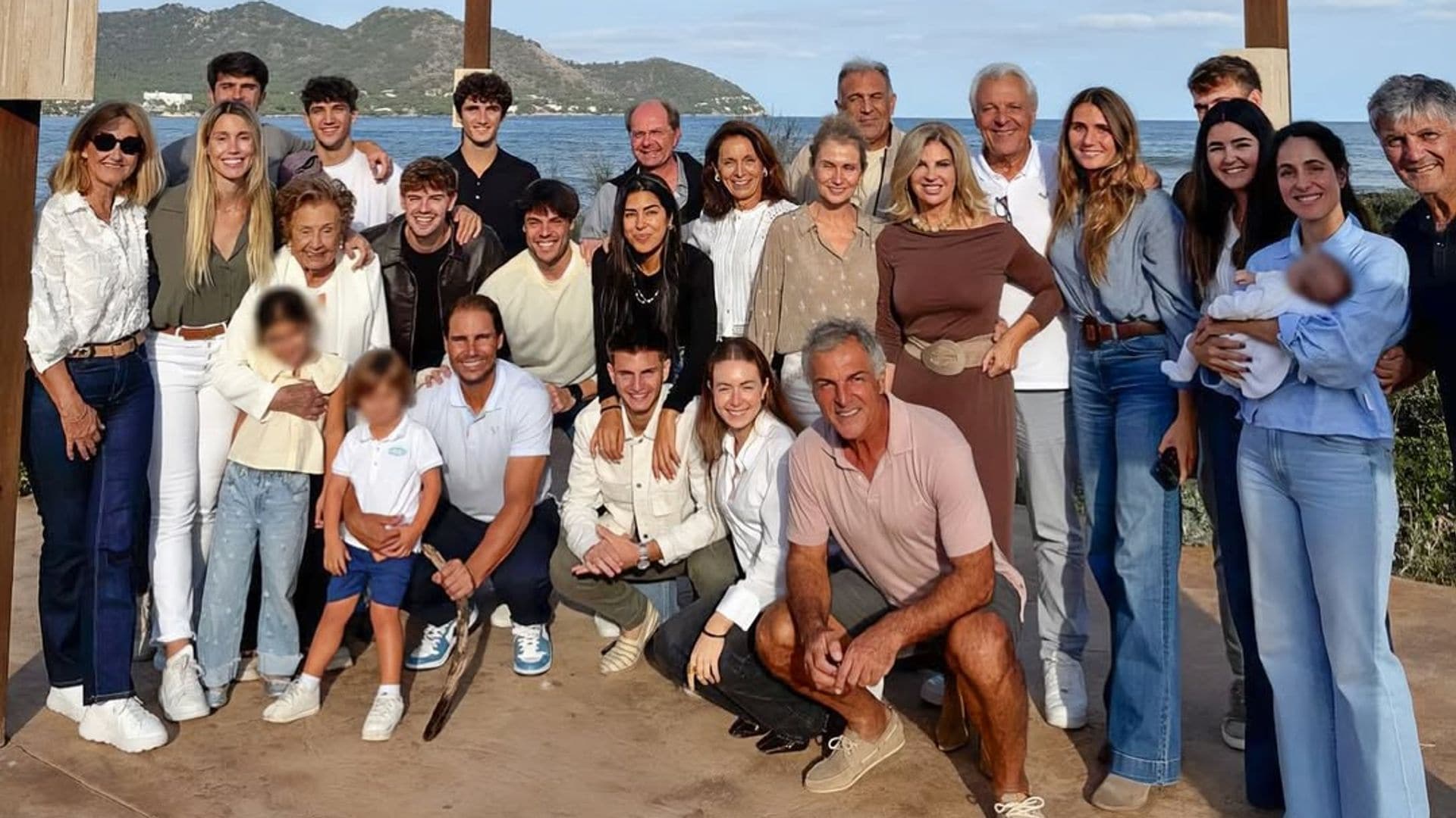 Rafa Nadal y Mery Perelló sorprenden con su primer posado familiar con sus dos hijos