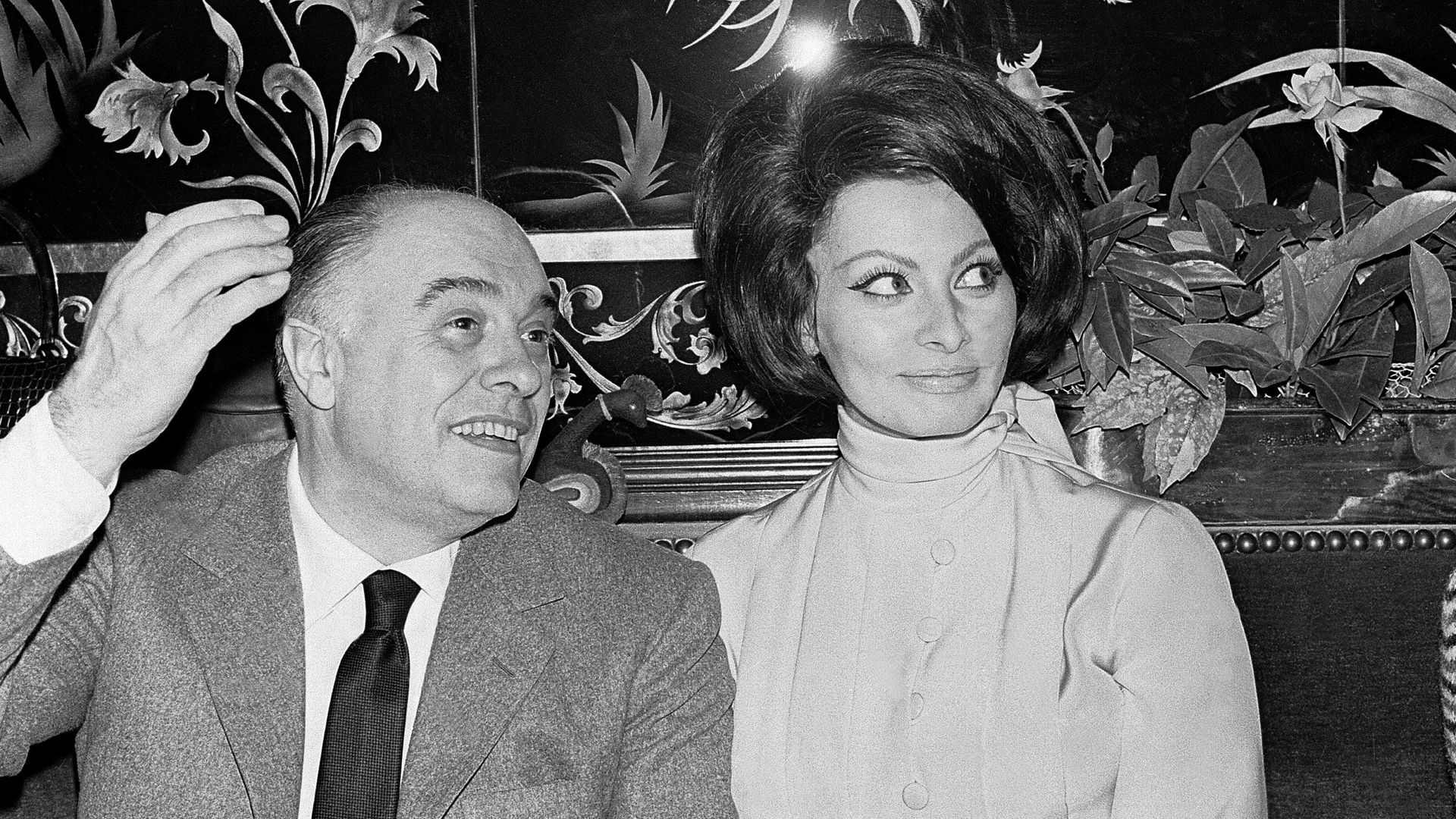 El discreto vestido de novia que Sofía Loren llevó para su boda en 1966 y del que terminó arrepintiéndose