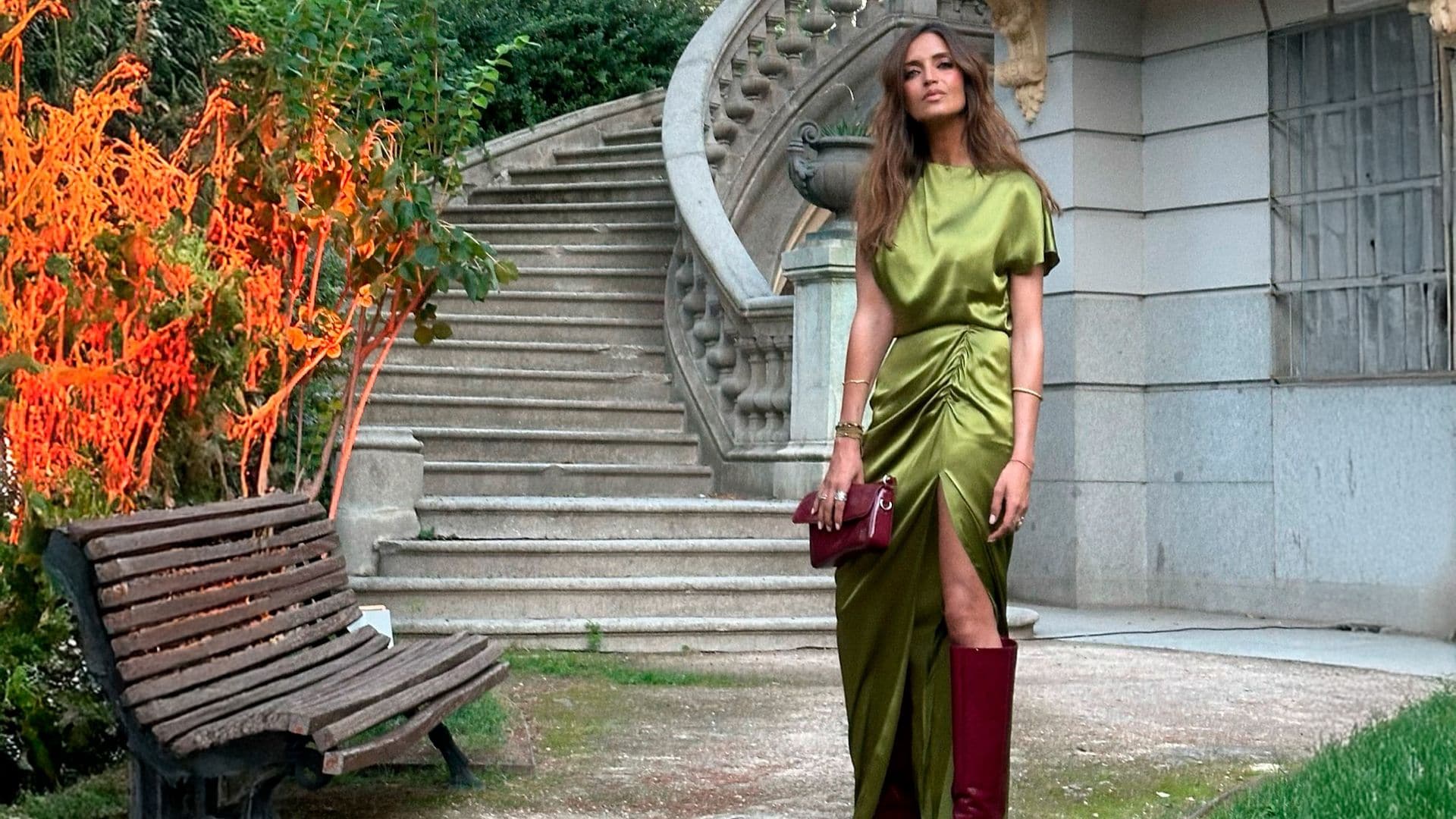 ¿Te gusta el estilo de Sara Carbonero? 12 looks de primavera con vestidos y botas que ella aprobaría