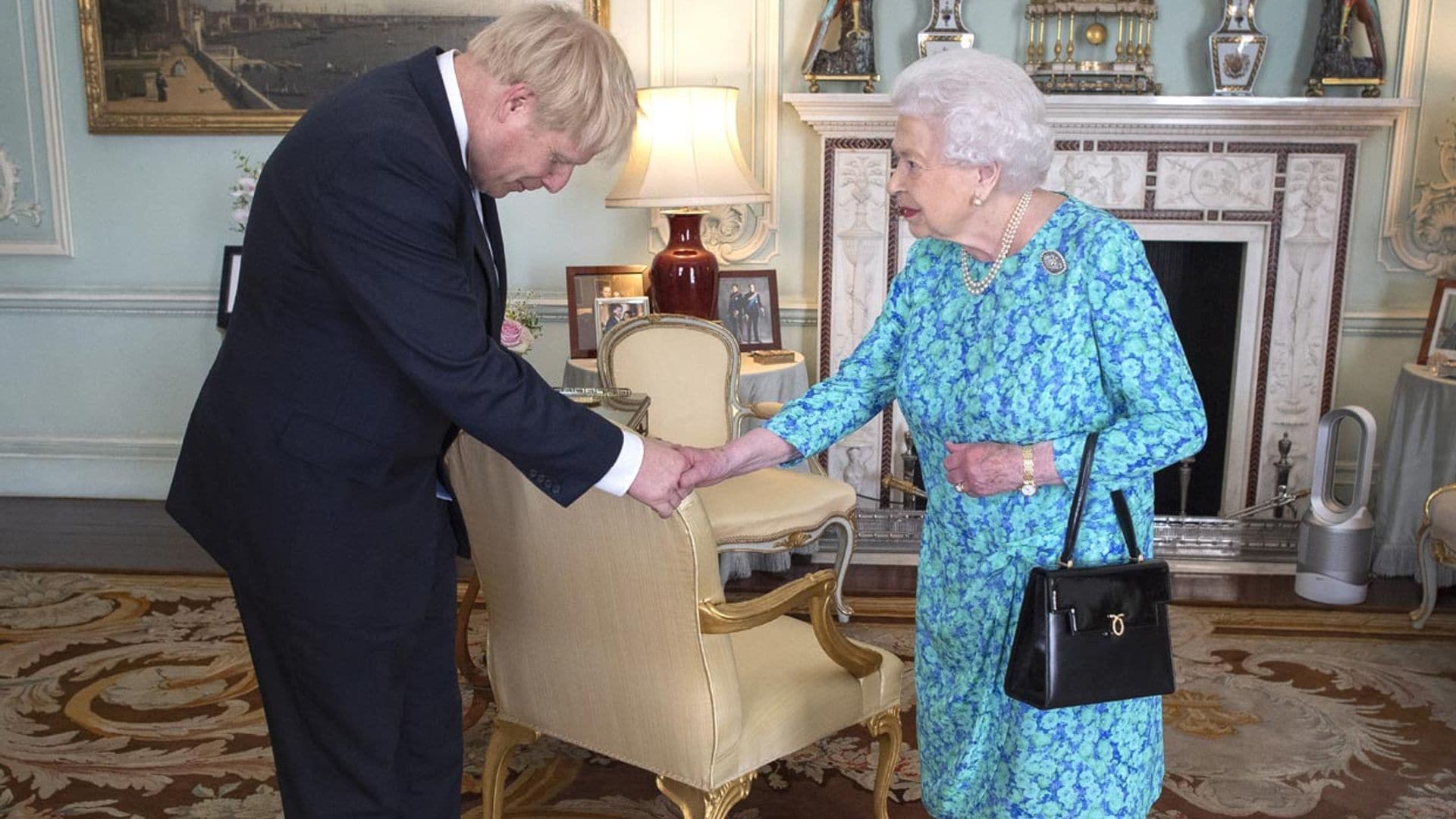 Boris Johnson se disculpa con Isabel II por celebrar una fiesta antes del funeral del duque de Edimburgo