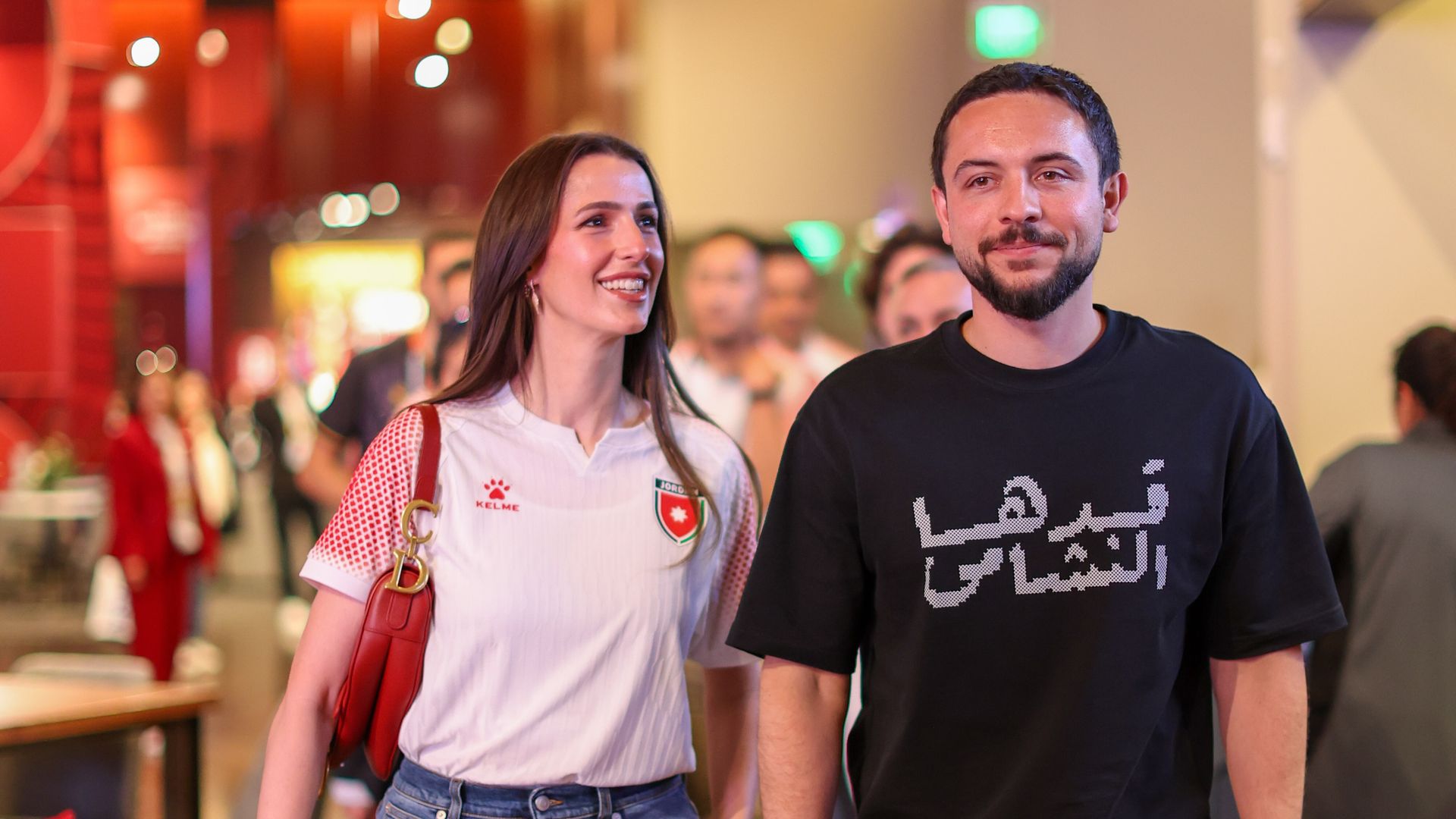 Rajwa vestida con la camiseta de la selección nacional de Jordania
