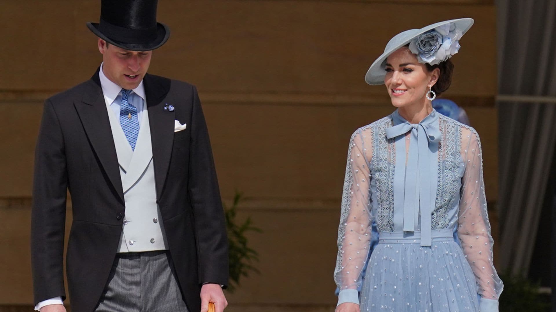 La princesa de Gales deslumbra en el jardín de Buckingham con transparencias y un tocado de flor