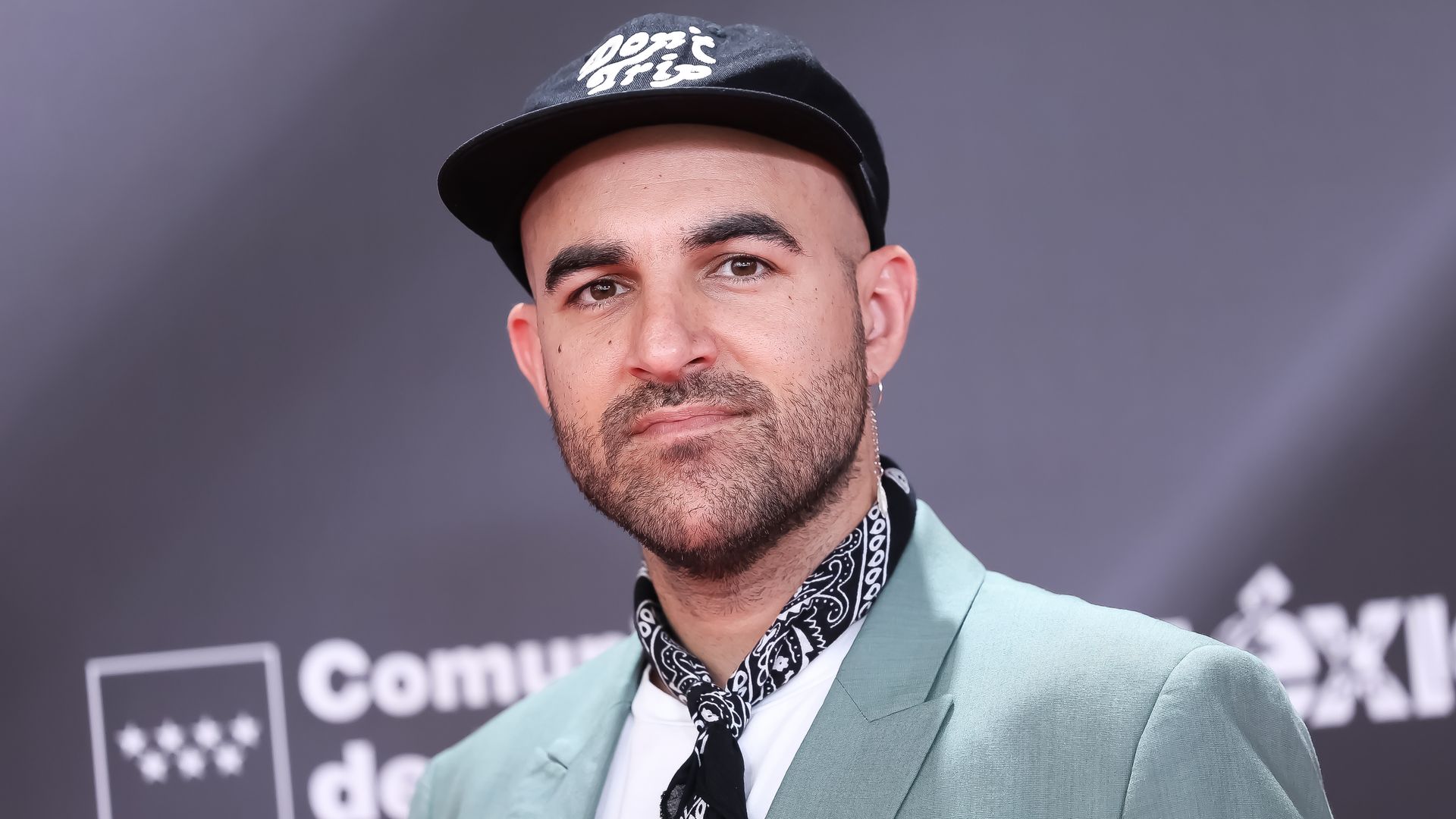 El cantante Nil Moliner, en la alfombra roja de los Premios Platino celebrados en Ifema el 27 de abril de 2025