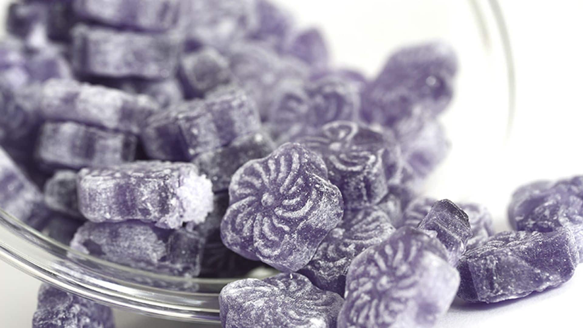 Bizcocho con... ¡caramelos de violeta!