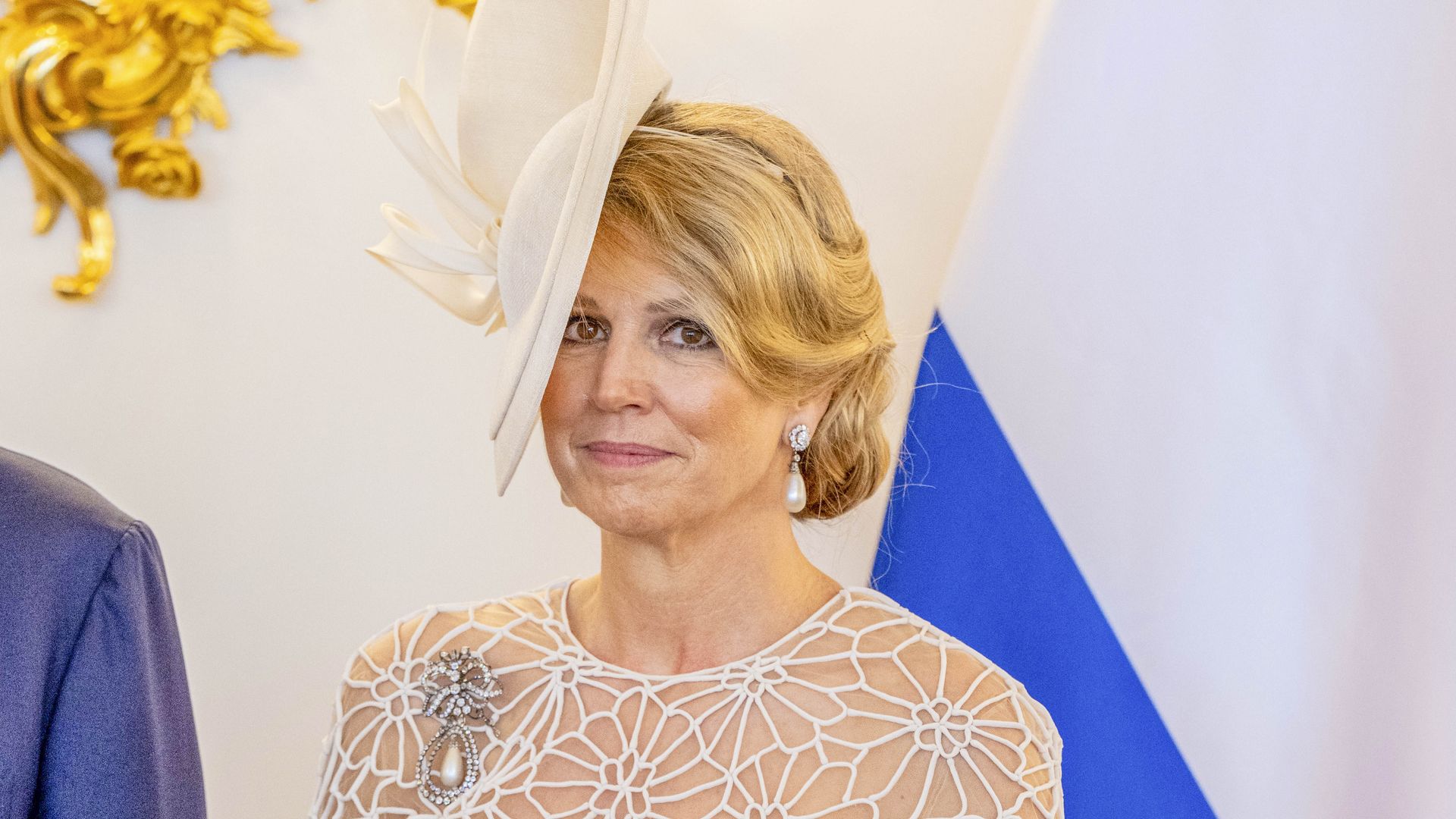 Máxima de Holanda y su guiño a la tendencia 'bridal' que conquista 2025