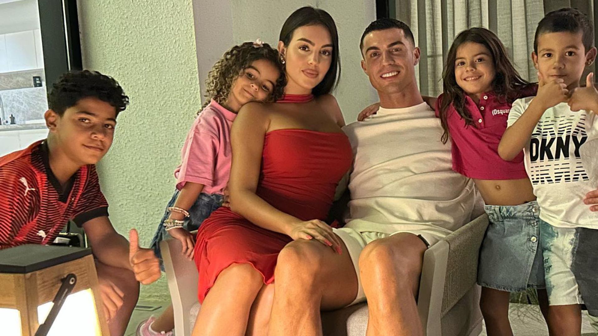 Recorremos la casa de Georgina Rodríguez y Cristiano Ronaldo en Riad a través de sus hijos