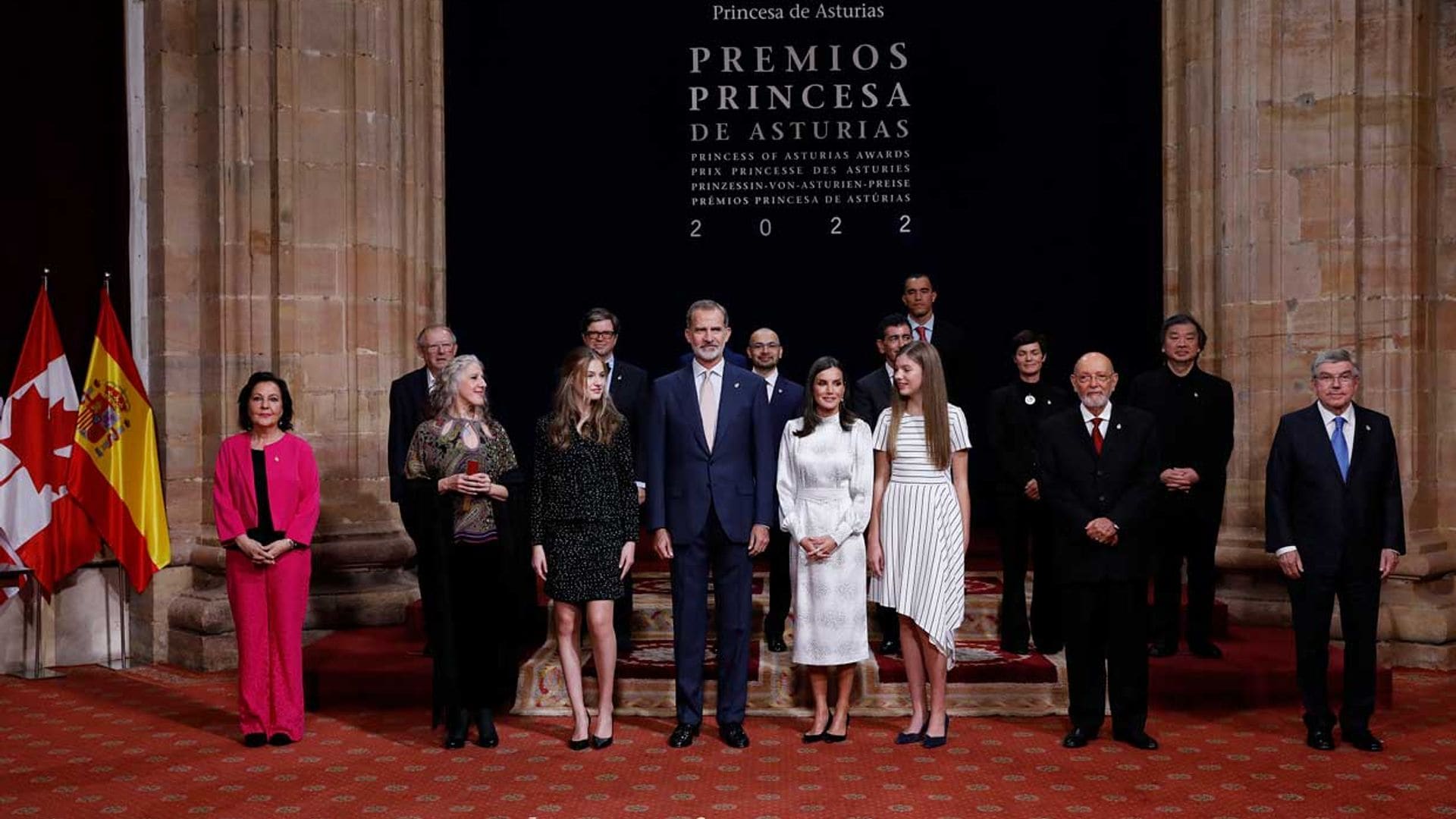 El encuentro de los Reyes y sus hijas con los ganadores de los Premios Princesa de Asturias 2022