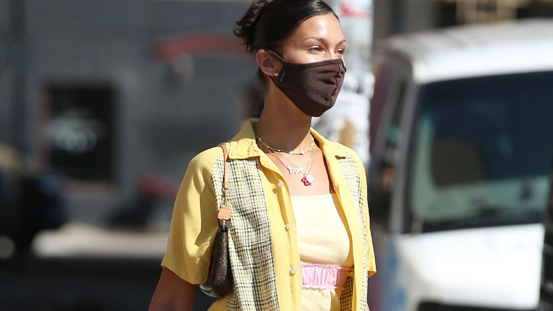 Reconócelo: tú también llevaste un look como este de Bella Hadid con 15 años