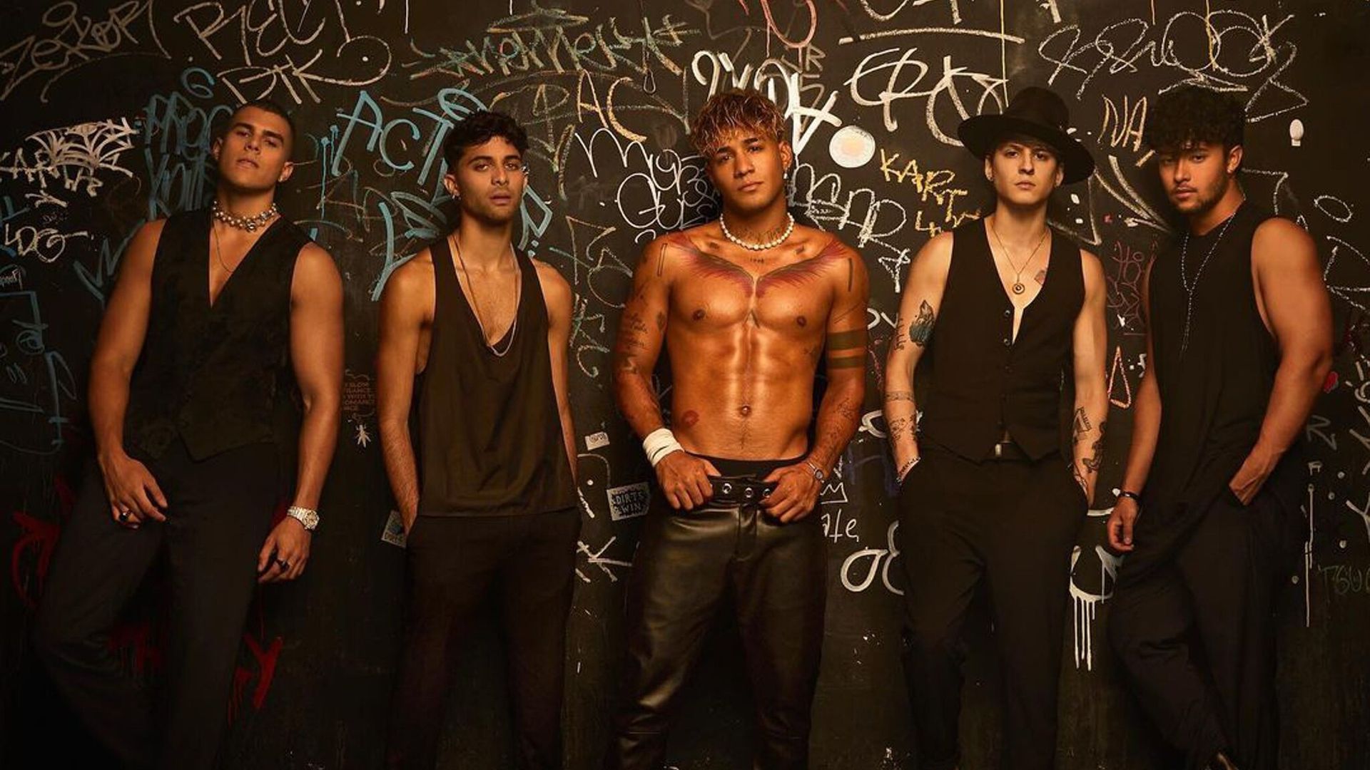 CNCO le canta al amor y retoma los clásicos de la música en su nuevo disco ‘Déjà Vu’
