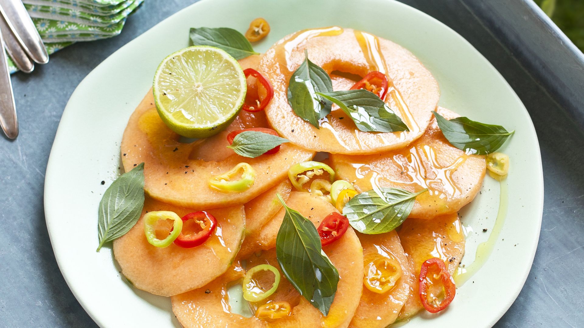 Carpaccio de melón y chiles.