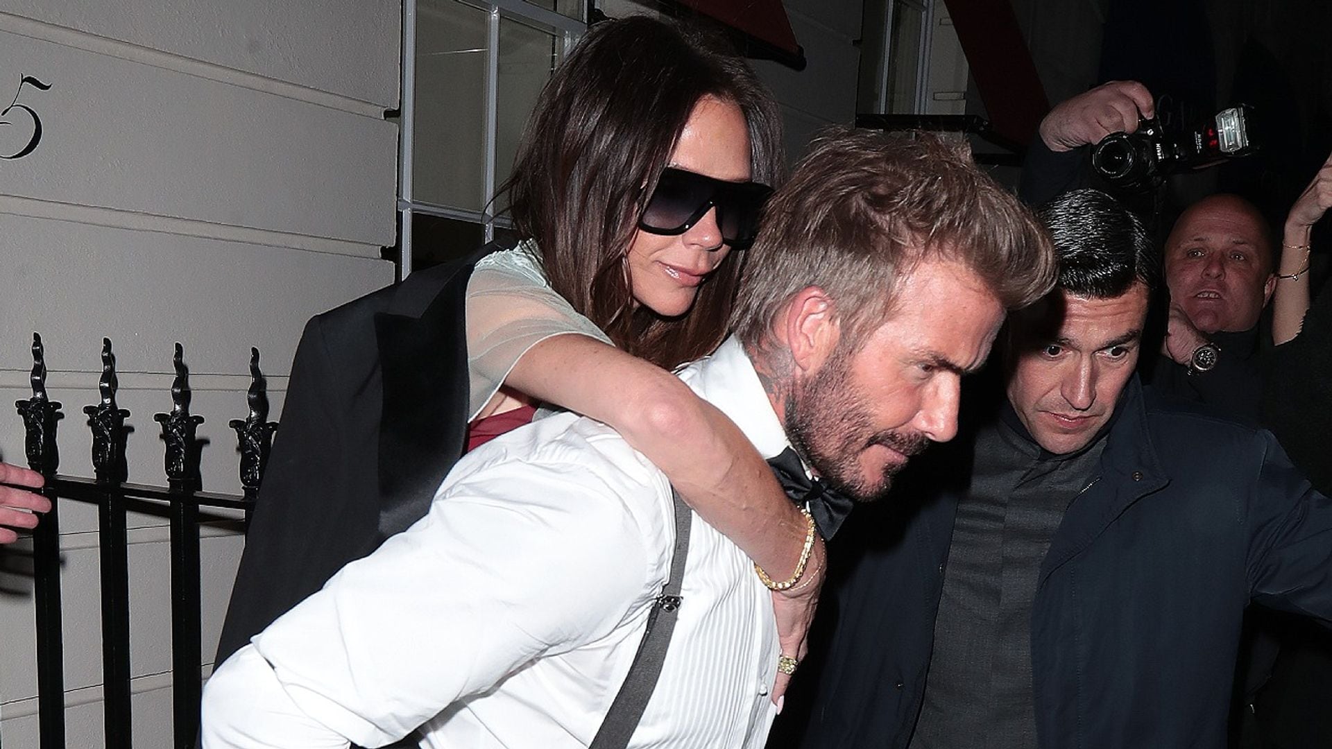 De Tom Cruise a Eva Longoria: los invitados a la fiesta de Victoria Beckham de la que salió ¡a caballito!