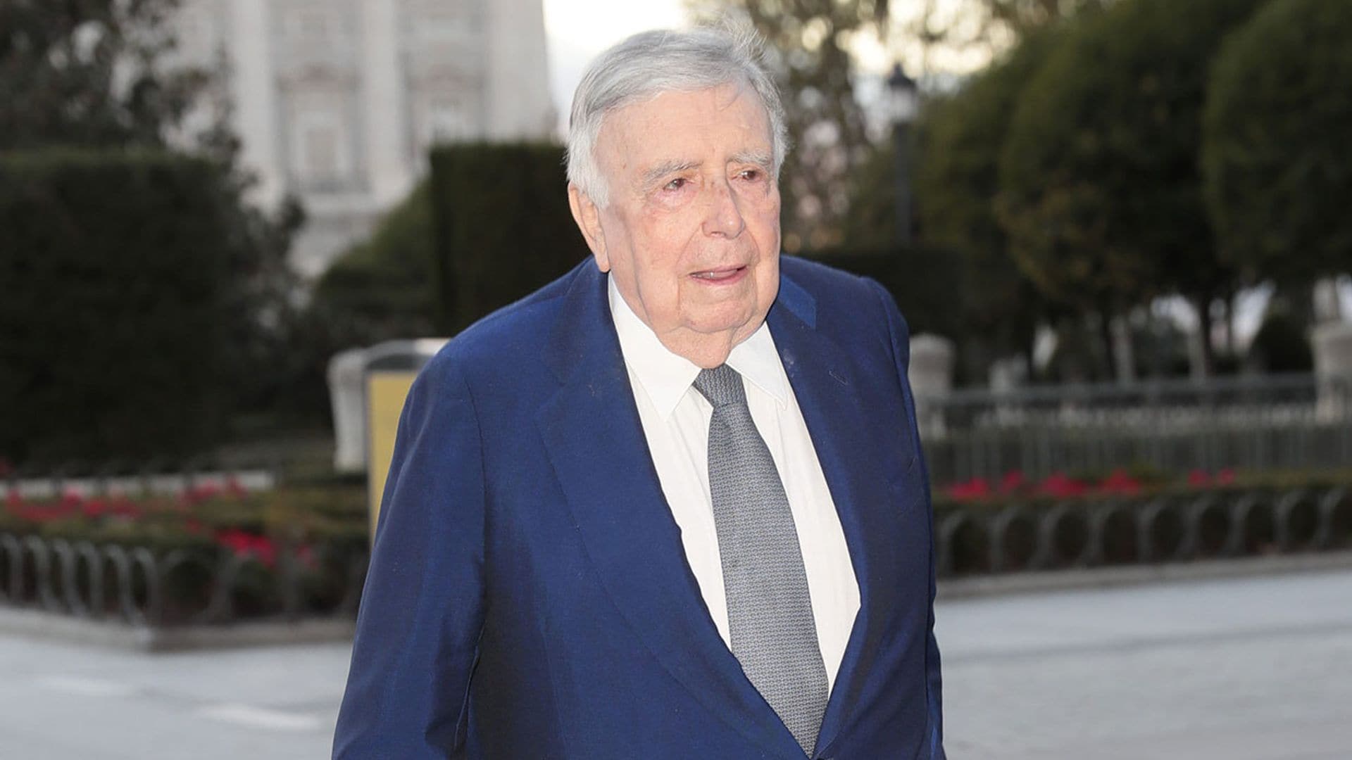 Luis María Anson, ingresado en un hospital madrileño
