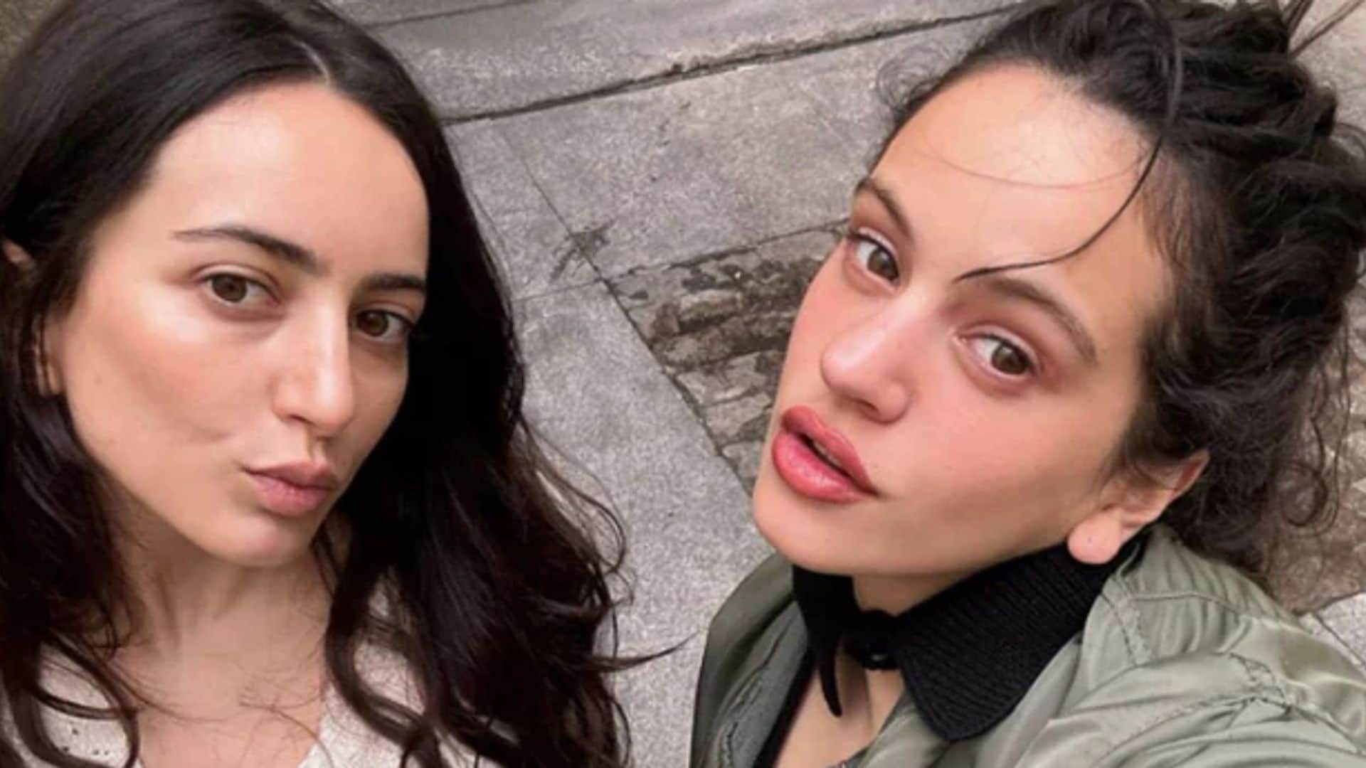 Así es la hermana de Rosalía: la historia de la Pili junto a la cantante de 'Despechá'