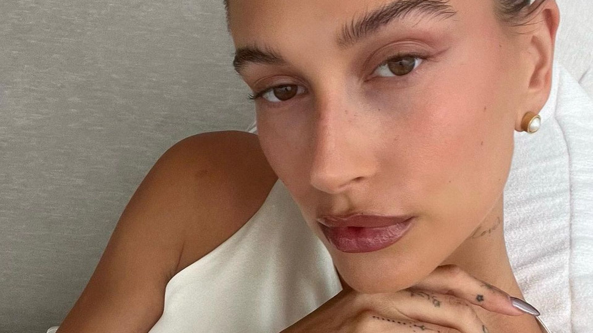 El diseño de uñas perfecto para verano, cortesía de Hailey Bieber y Kylie Jenner