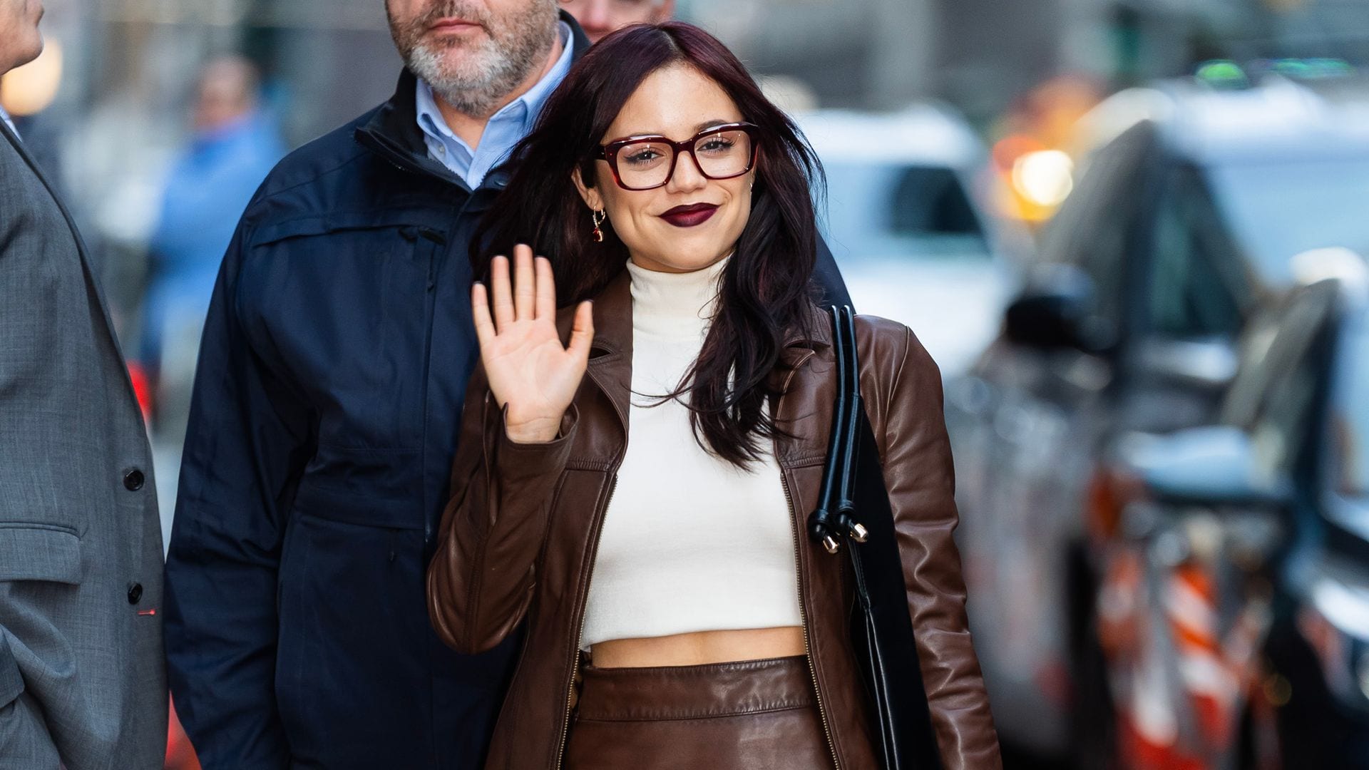 Jenna Ortega sorprende en Nueva York con su amor por los trajes de dos piezas