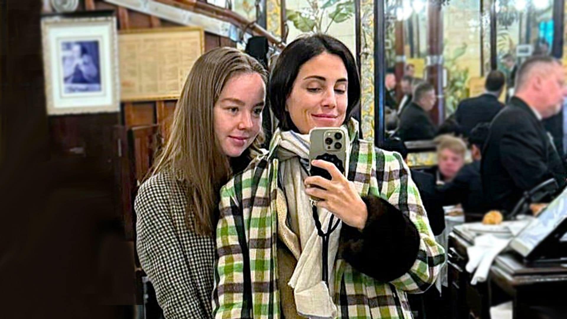 Sassa de Osma con su cuñada Alexandra de Hannover en París
