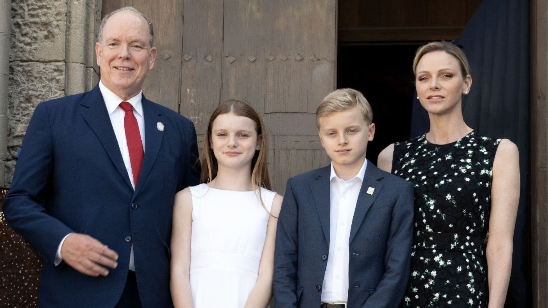 Charlene de Mónaco, elegante junto a Alberto y sus hijos en Les Baux-de-Provence