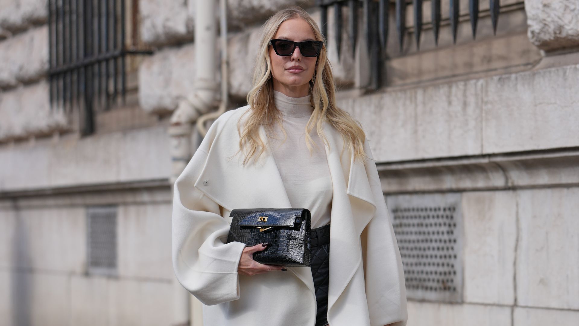 15 tendencias (realistas) que vamos a copiar de los mejores looks de las invitadas a Paris Fashion Week