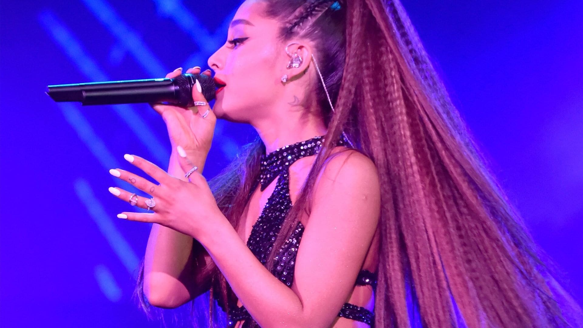 De elegante a barroca: las 10 mejores manicuras de Ariana Grande
