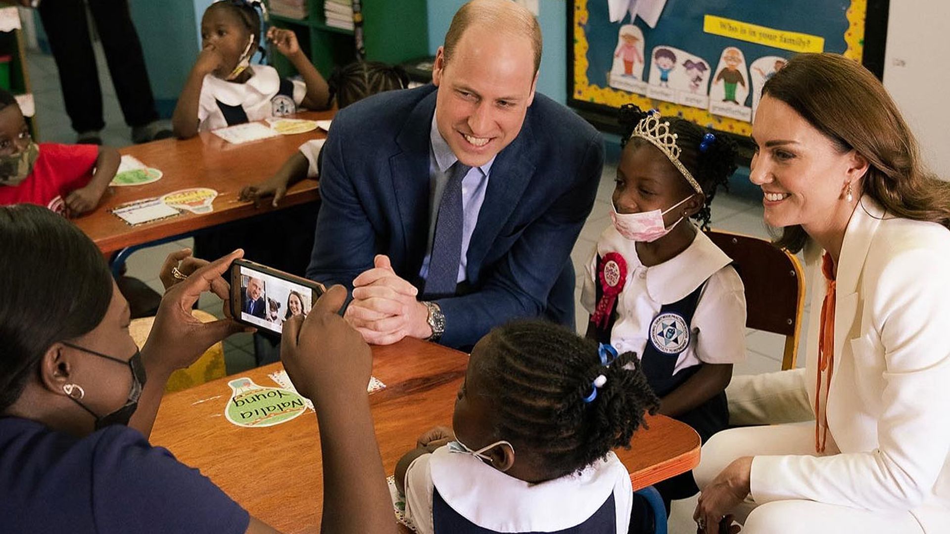 'Cita real' en Jamaica: los duques de Cambridge muestran su lado más paternal en una jornada agridulce