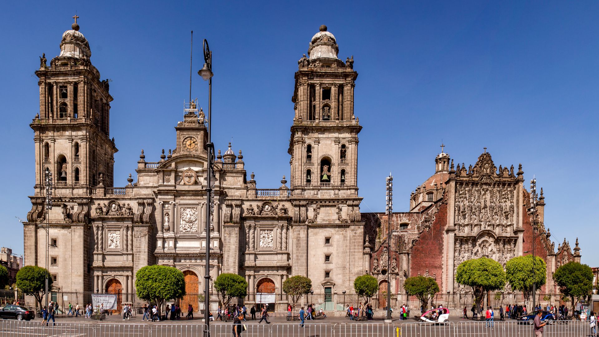El Zócalo recibe la Feria Internacional del Libro