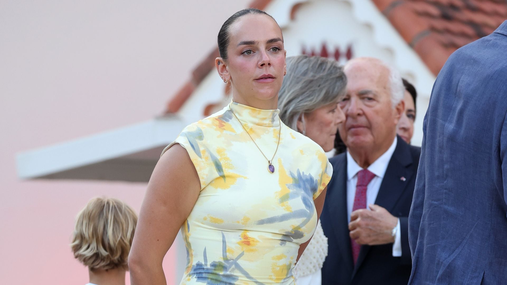 Cuando una nieta de Grace Kelly se fija en Ester Expósito: Pauline Ducruet confiesa su nuevo idilio con la moda española