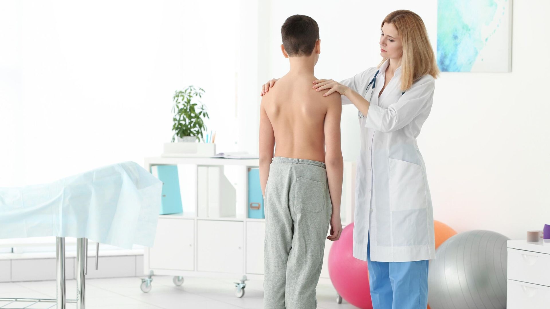 Escoliosis en niños, ¿cómo se trata?