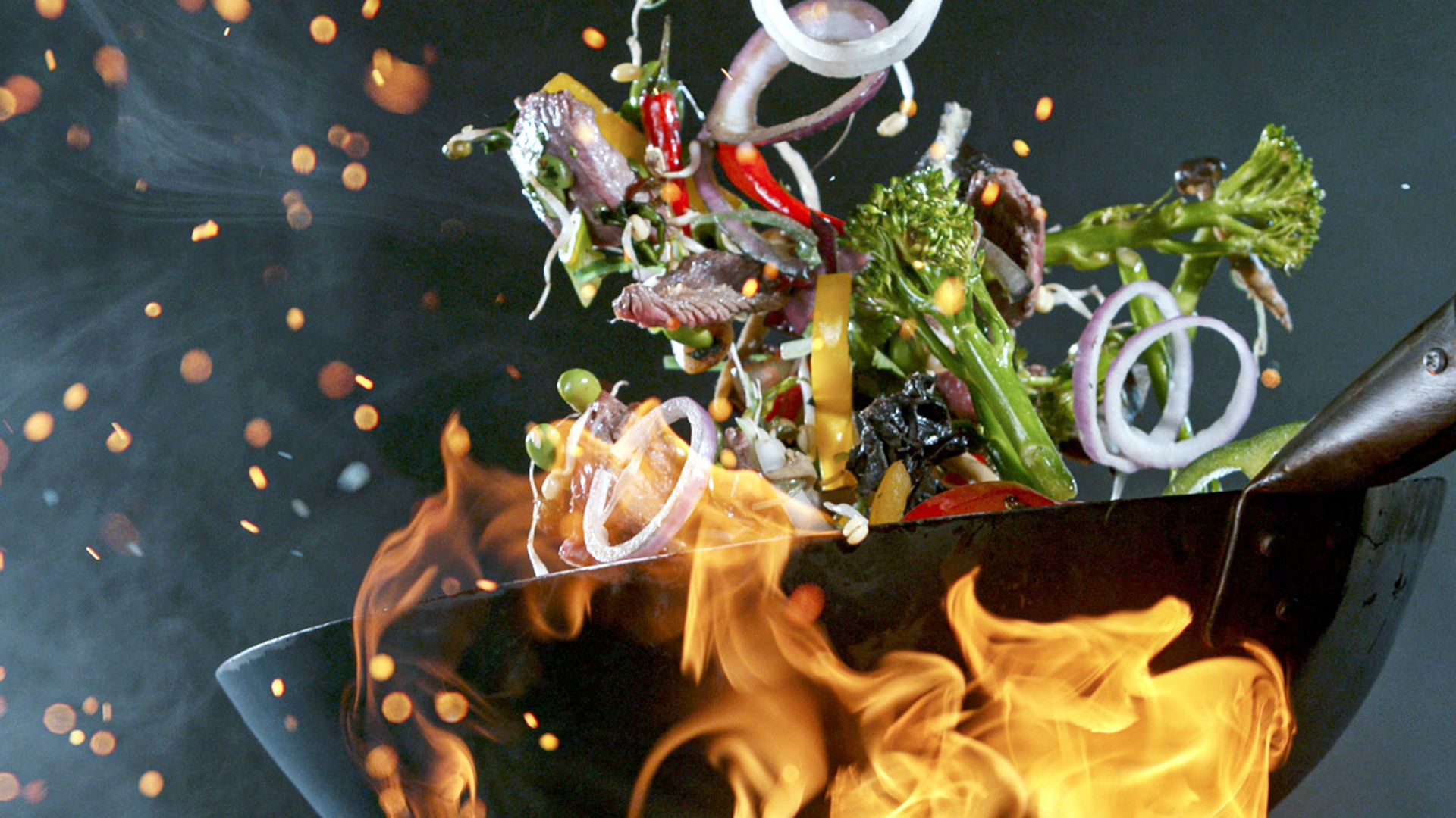 Receta fácil y reconfortante de pollo a la sidra con setas 5 Merca2.es Paso 2: salteado de verduras