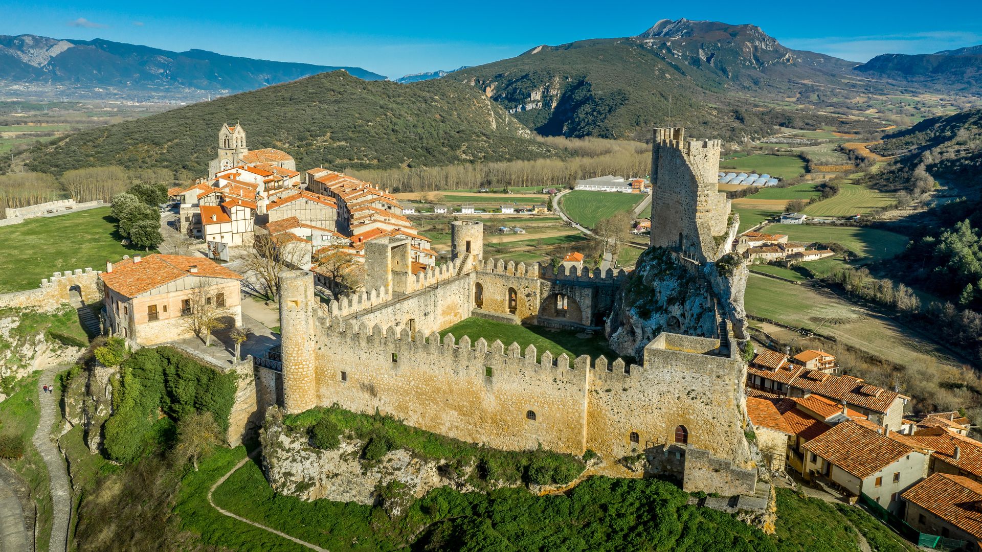 Los 4 castillos más encantadores donde vivir la magia de Halloween: siglos de historia y llenos de leyendas