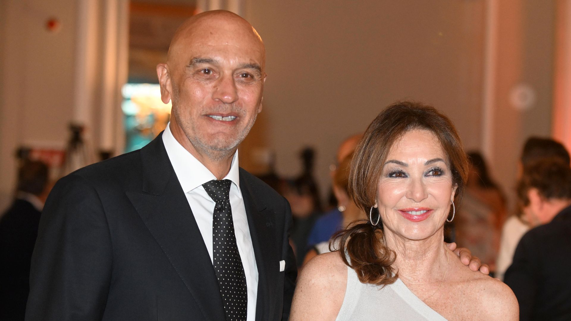 Ana Rosa Quintana y Juan Muñoz durante la entrega los premios de Periodismo de Investigación en el 25 aniversario de El Confidencial, a 16 de junio de 2026, en Madrid