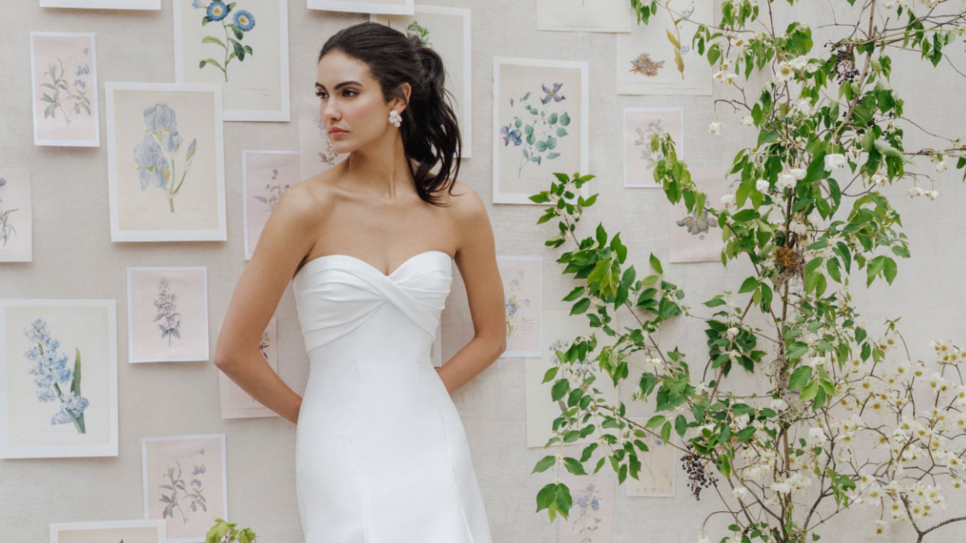El escote palabra de honor será el preferido de las novias, lo asegura Anne Barge