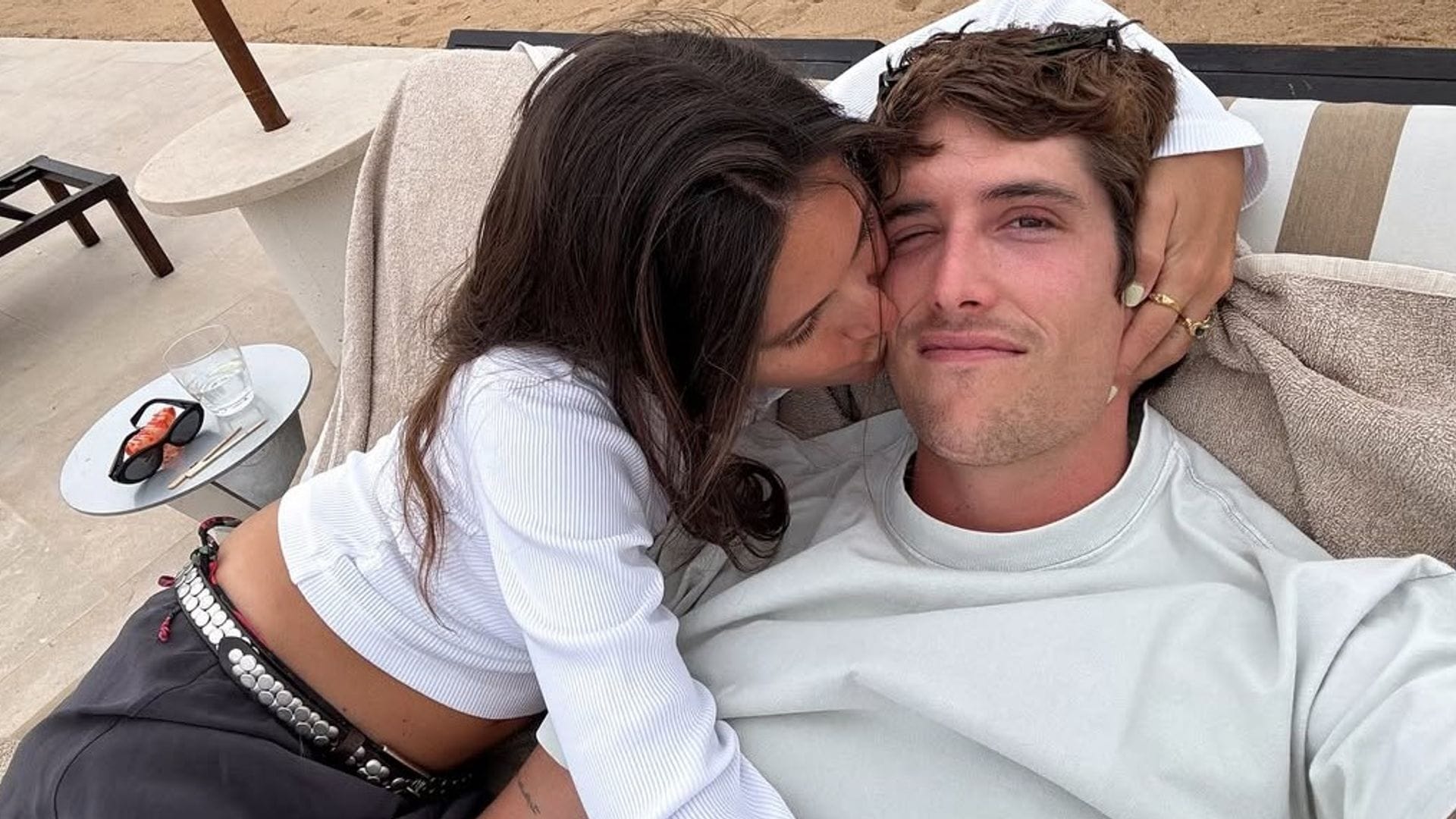 Bea Gimeno presume de embarazo y amor en bikini bajo el sol de Grecia con Nacho Aragón