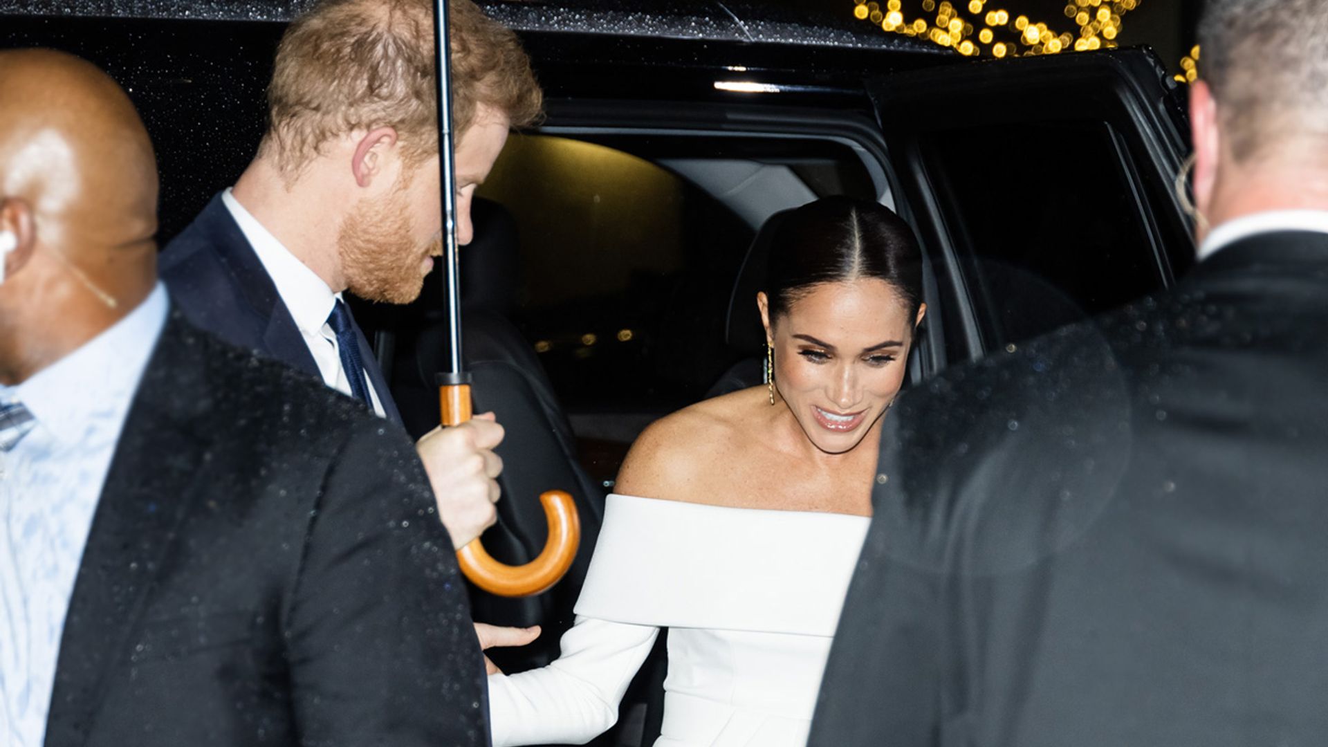 Aparición estelar de los duques de Sussex en la reboda de Ellen DeGeneres entre actores de Hollywood