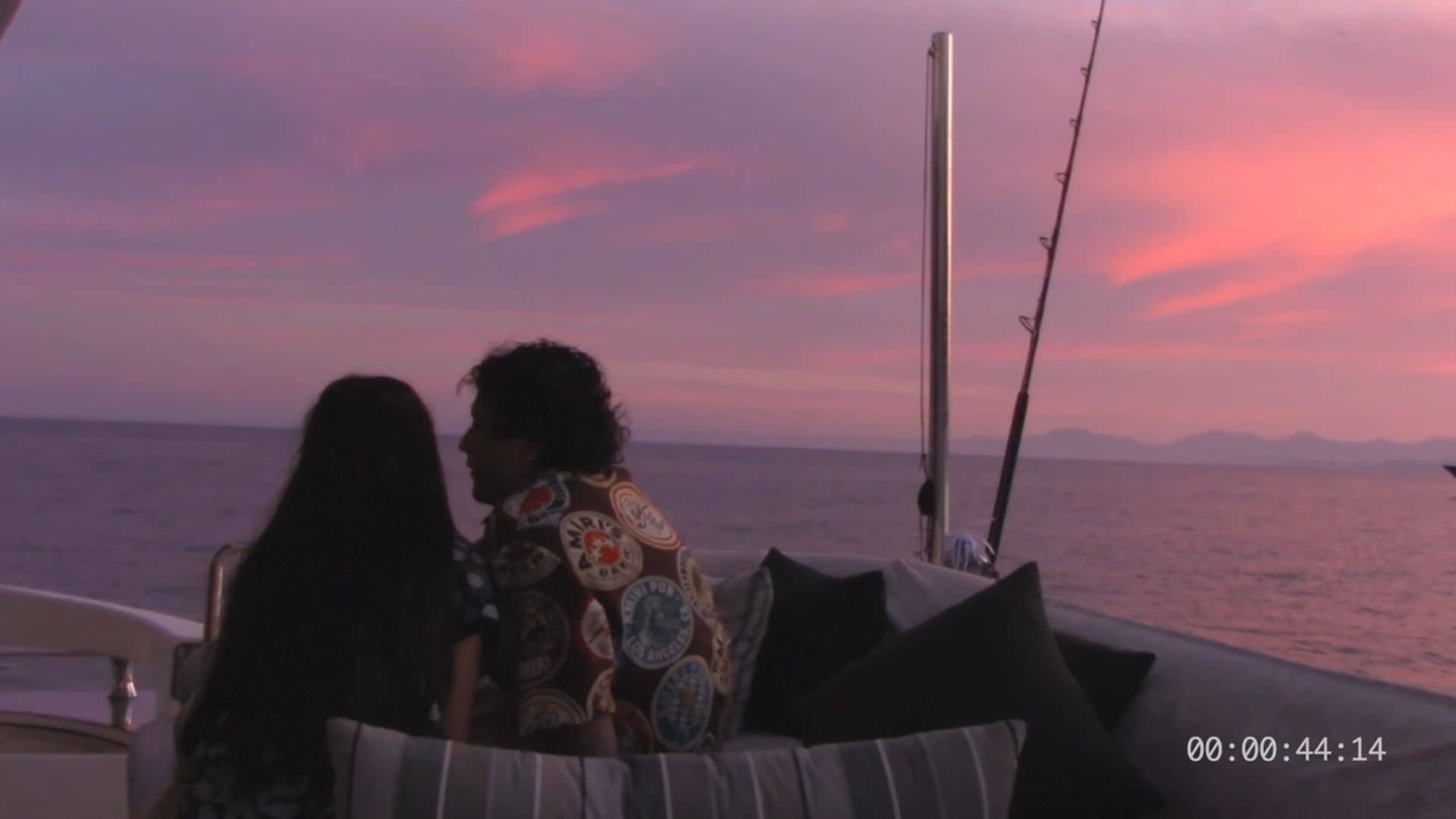 Ángela le pidió a Nodal hacer juntos el video y este fue una recopilación de sus vacaciones más recientes.