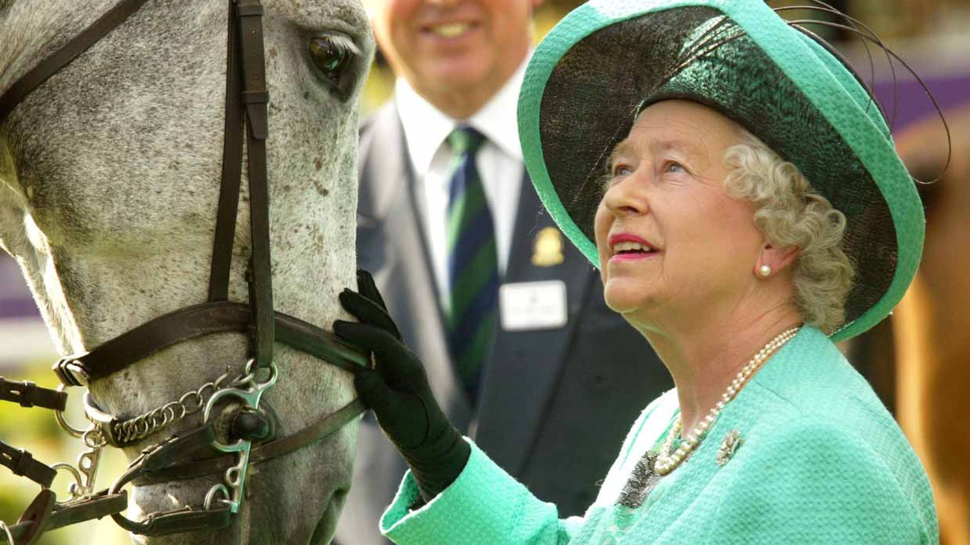 La Reina de Inglaterra cede un palacio a sus caballos en tiempo del coronaviurs