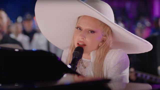 Lady Gaga conmueve al mundo con su emotiva actuación en el Super Bowl LIX