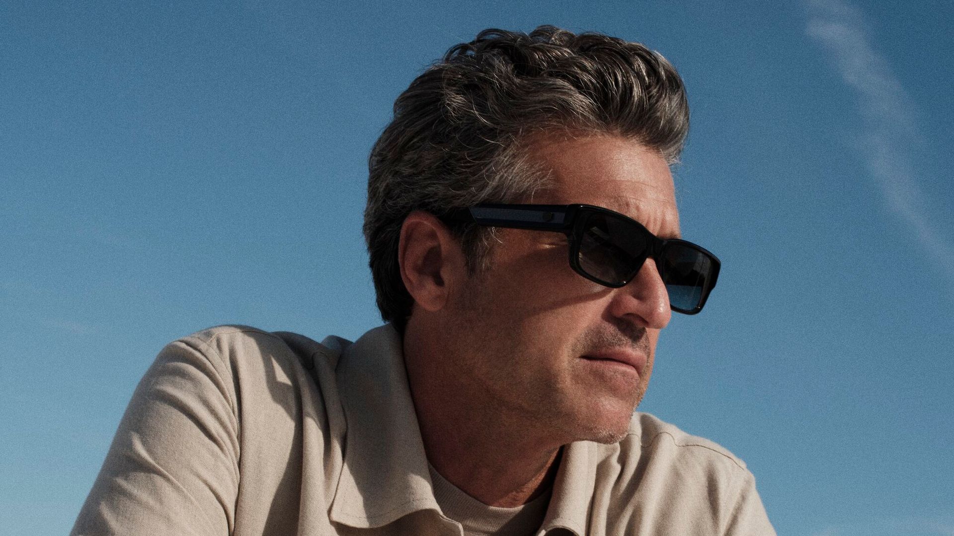 Patrick Dempsey, el actor, posa con gafas de TAG Heuer Eyewear