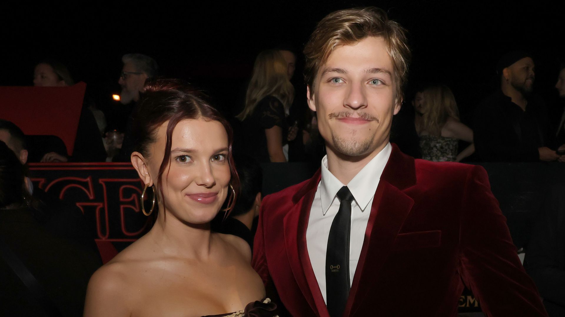 Millie Bobby Brown y Jake Bongiovi en el estreno de la quinta temporada de Stranger Things