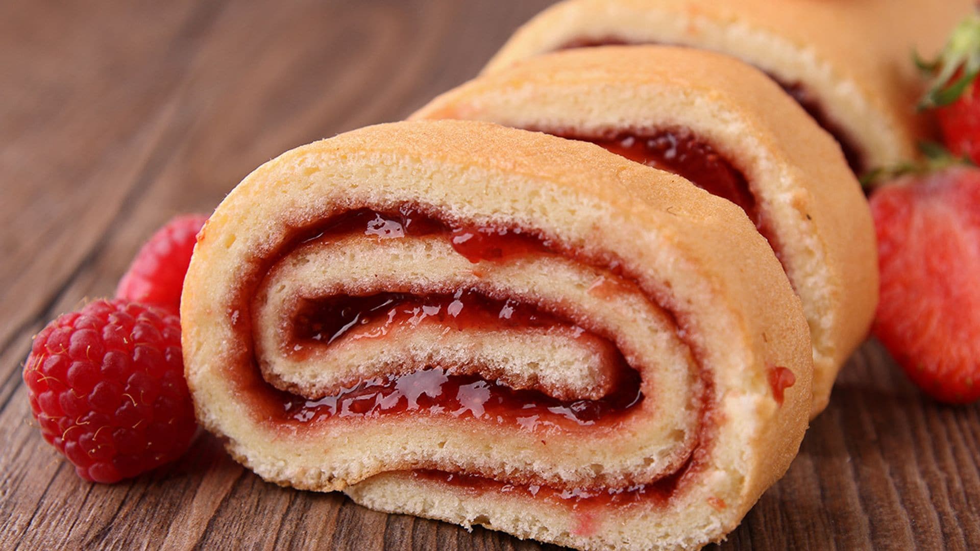 Brazo gitano relleno de confitura de frutos rojos
