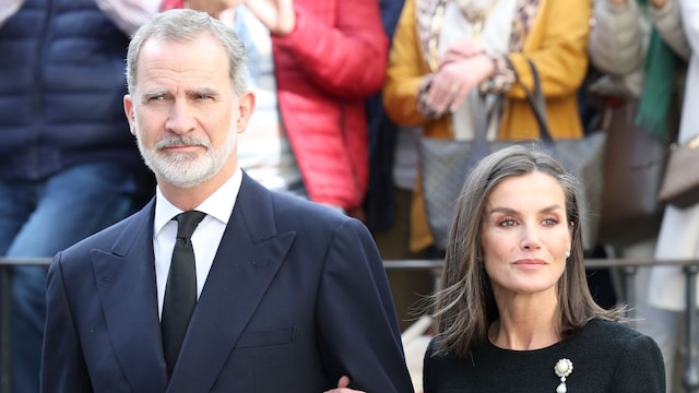 Los reyes llegando al funeral de Fernando Gómez-Acebo en Madrid, en abril de 2024