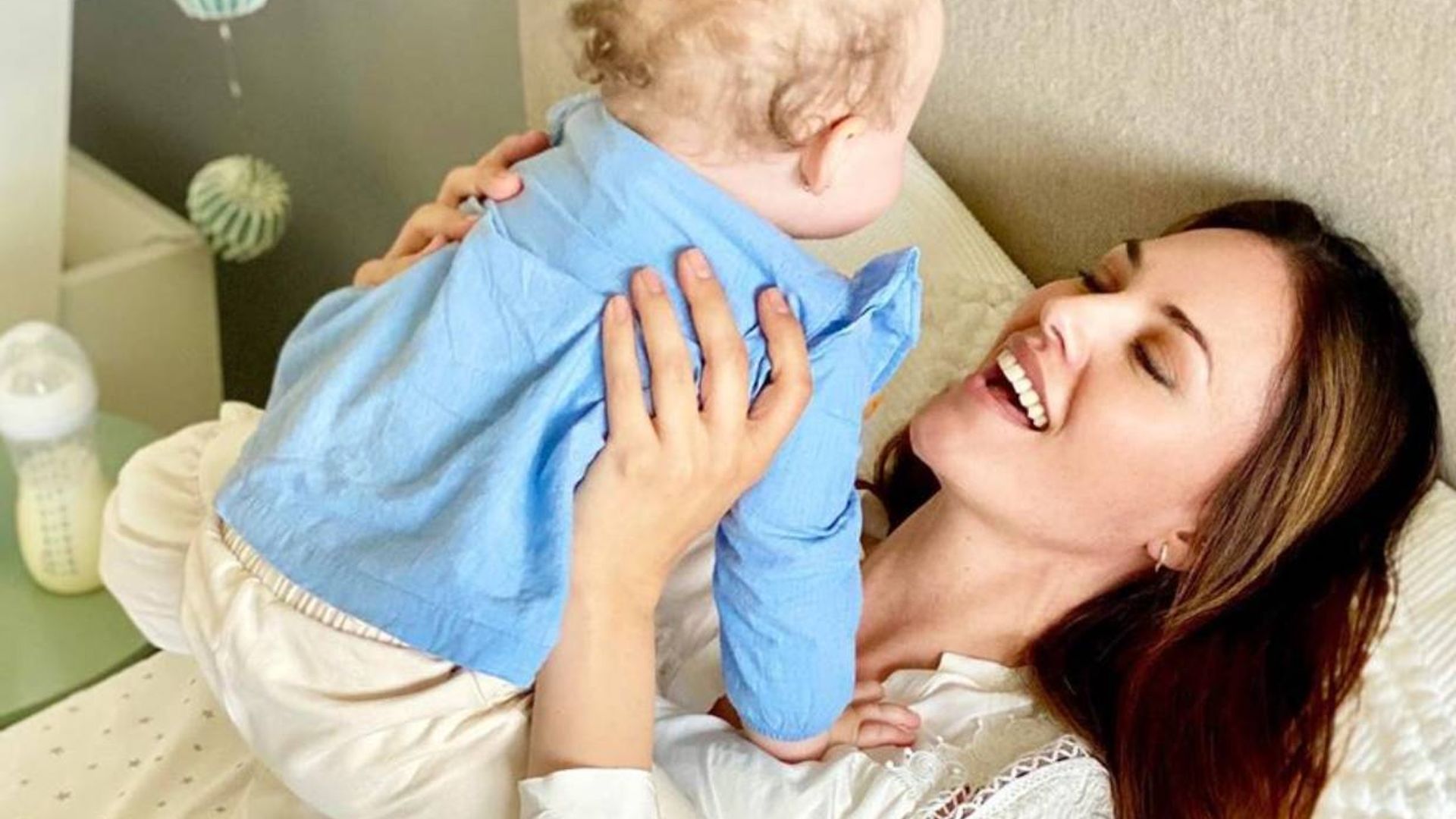 ¡Qué rápido pasa el tiempo!  Helen Lindes hace balance del primer año junto a su hija Aura