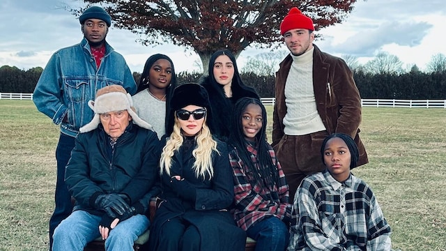 Madonna junto a sus hijos y su padre, Silvio Ciccone.