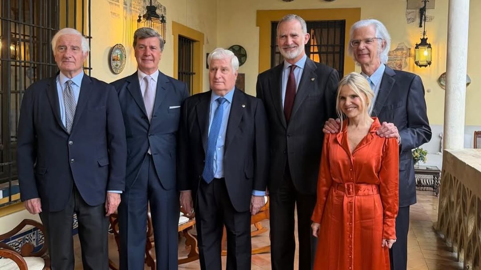 Los Alba junto al rey Felipe